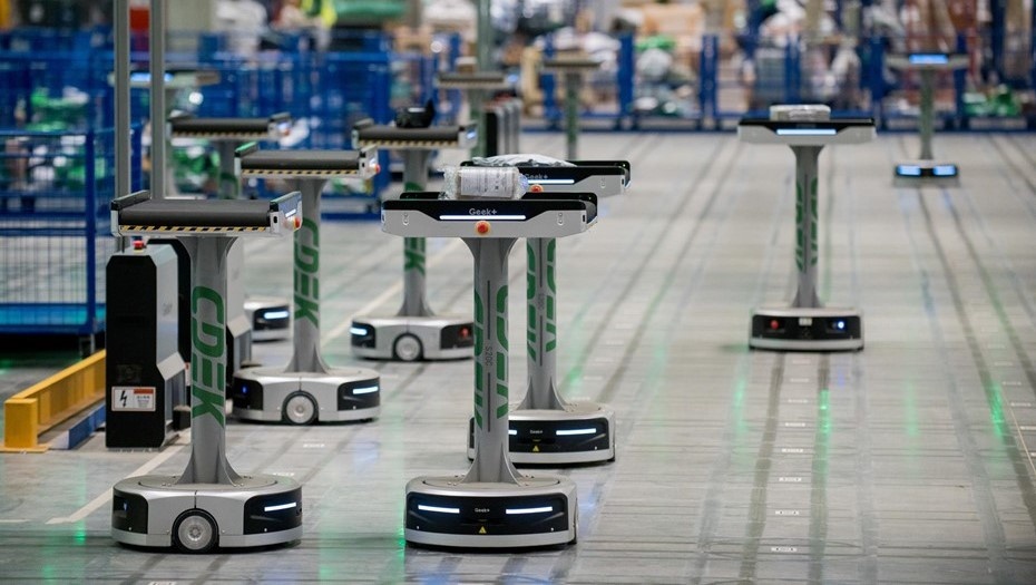    Работа сортировочного центра "СДЭК". Автор фото: Ермохин Сергей