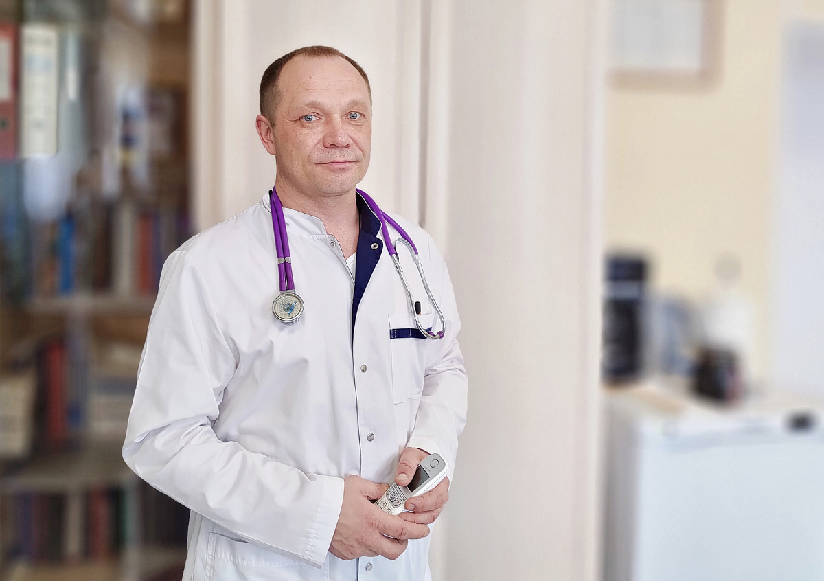 "Когда ТТГ > 4-5, то есть смысл обращаться к врачу-эндокринологу для углубленной диагностики и подбора терапии", - доктор Максим ДОБРОЛЮБОВ. Фото Инны ЛОМАНЦОВОЙ.