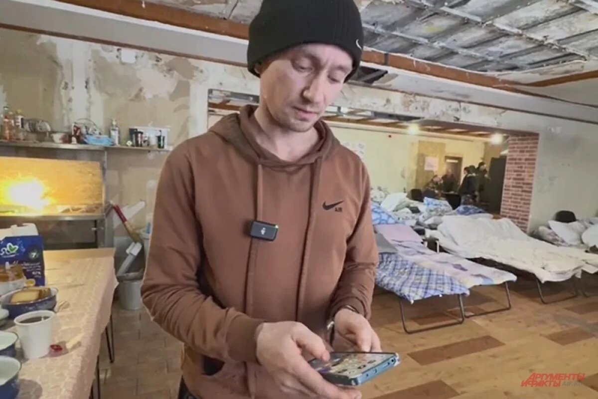    Житель Киева Дмитрий в пункте временного размещения