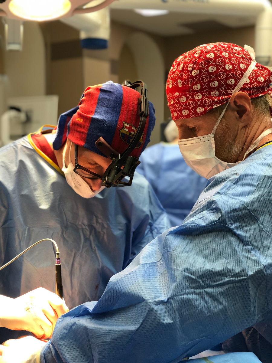 Оперируют врачи маммологи-онкологи, пластические хирурги Телишевский Антон Валентинович и Виноградов Иван Александрович (Клиника РАМИ, Санкт-Петербург)