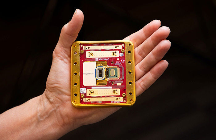    Квантовый вычислительный чип Majorana 1 производства Microsoft.Microsoft/Reuters