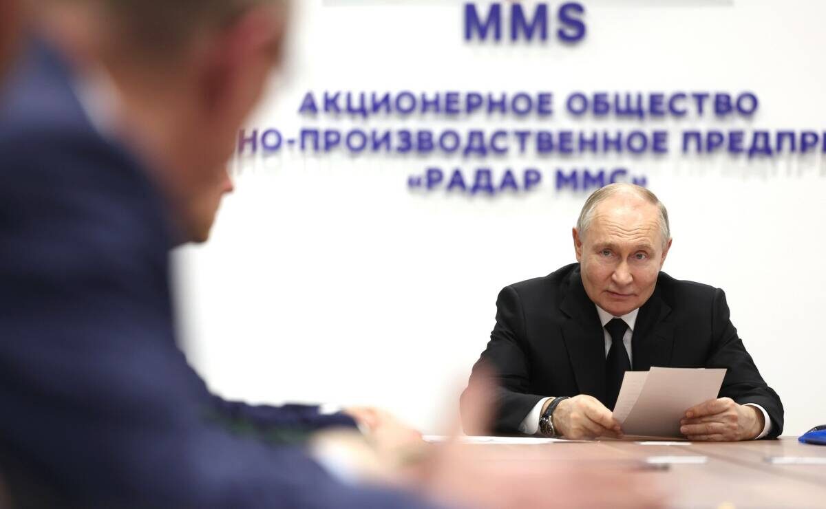 Во время визита на предприятие «Радар ммс» Владимир Путин ответил на вопросы журналистов и высказался и по важнейшим вопросам настоящего и будущегоФото: kremlin.ru