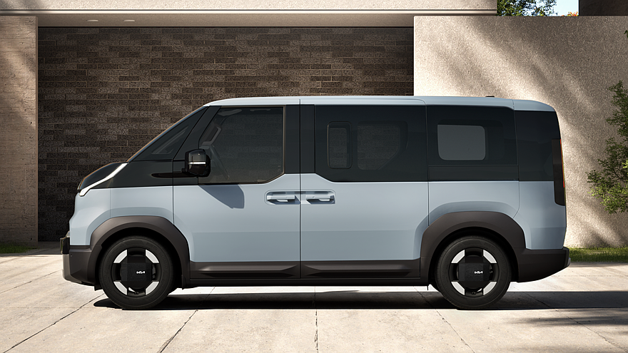    На фото: серийный минивэн Kia PV5