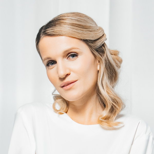     Женя Малахова разрыдалась на съемках клипа «Ничего не обещал»