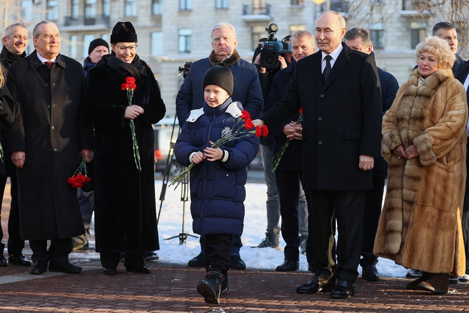 Сын владимира путина фото Владимир Путин пообщался с 8-летним сыном Ксении Собчак: Мальчик отказался раскр