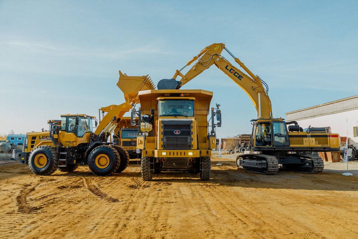 Фронтальный погрузчик LGCE (SDLG), карьерный самосвал LGMG, эксакватор LGCE