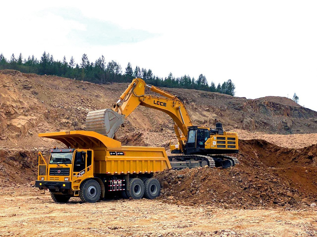 Карьерный самосвал LGMG и экскаватор LGCE (SDLG)