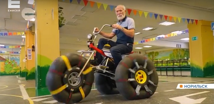     80-летний житель Норильска собирает уникальные велосипеды