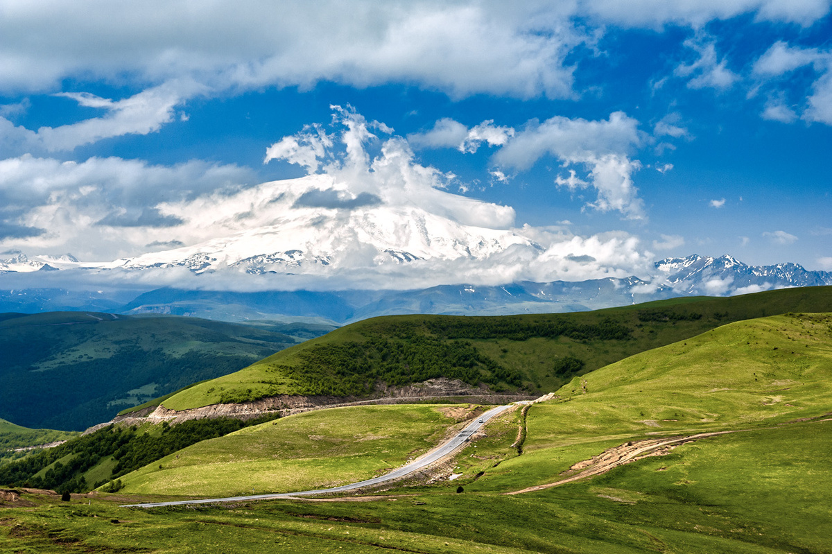 Наш путь к Эльбрусу. Таких путей много, ведут с самых разных сторон. Мы начнём с северной.