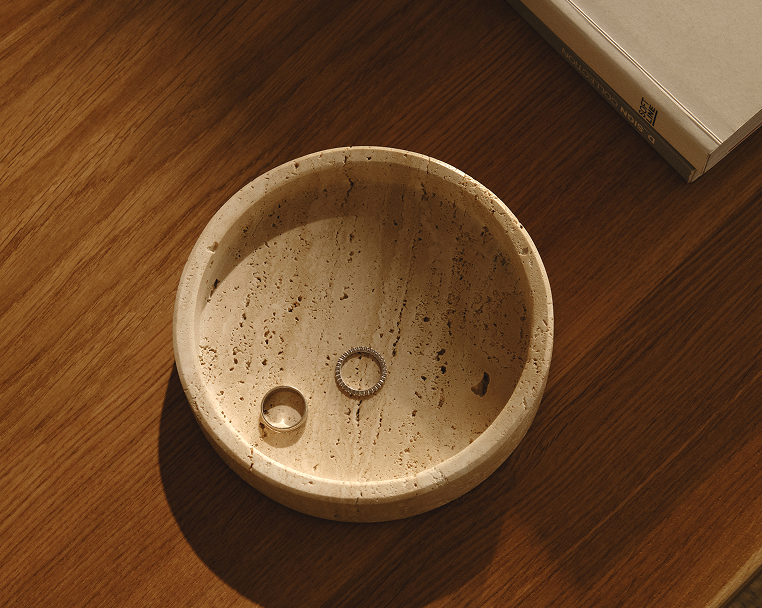 Круглый поднос из травертина