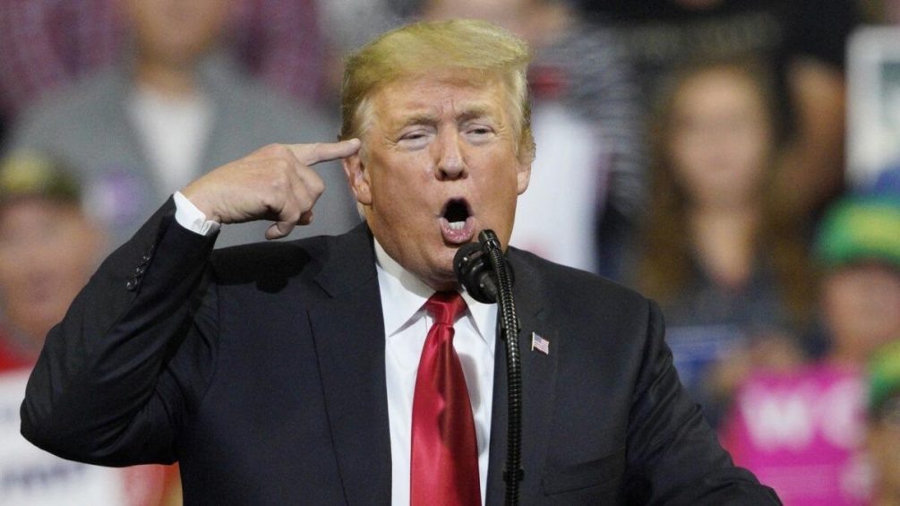    В Сети шутят, что в ответ на отказ Зеленского подписать сделку с США, Трамп объявит о начале СВО на территории Украины.