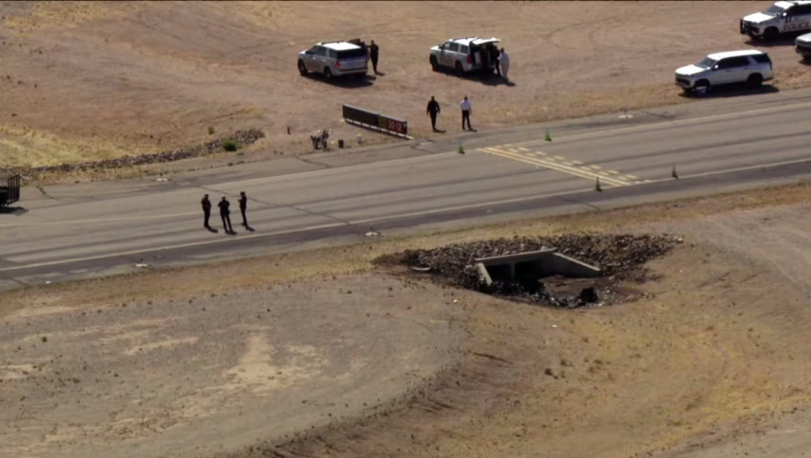 Два человека погибли после того, как, по словам следователей, два самолёта столкнулись в воздухе недалеко от регионального аэропорта Марана.