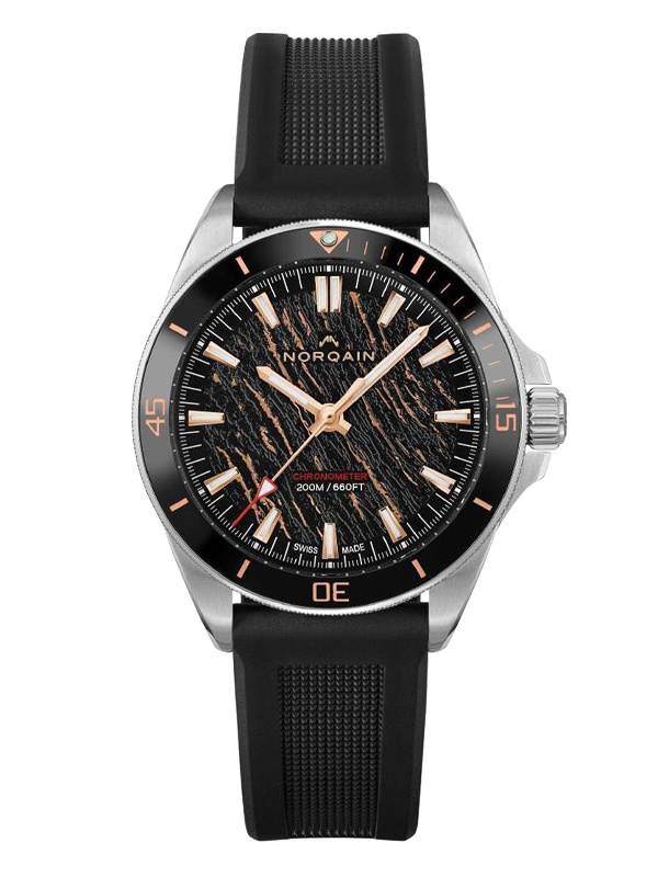 Часы Norqain Adventure Neverest Glasier в 40 мм корпусе из стали с вращающимся стальным безелем с керамическими кольцами