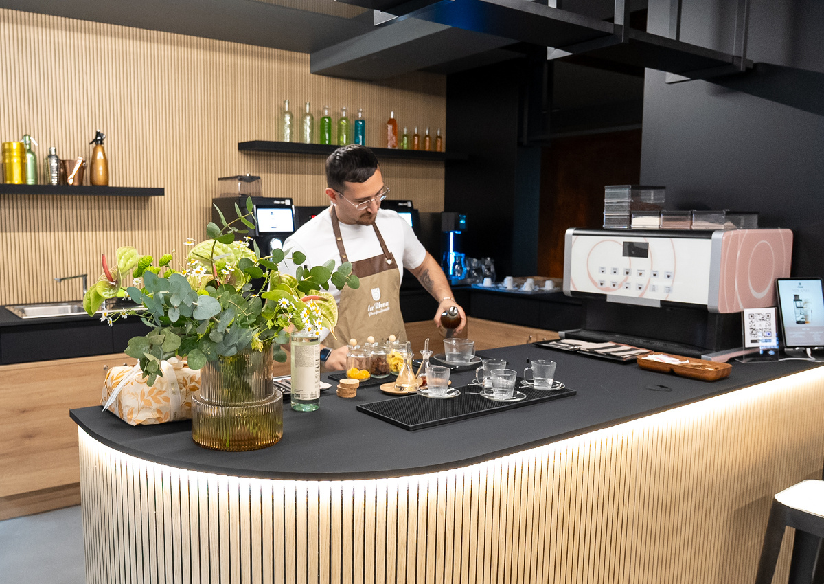 Профессиональная автоматическая кофемашина для кофейни rhTT3.pro на зерновом кофе