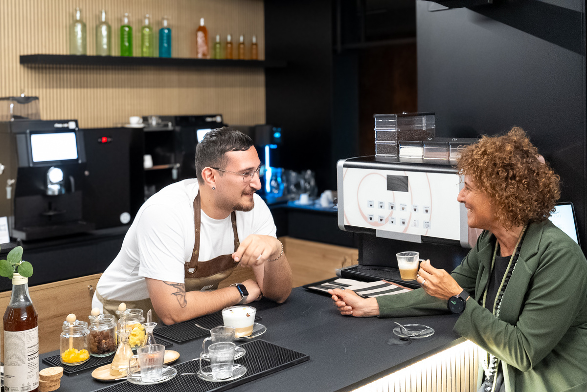 Профессиональная автоматическая кофемашина для кофеен rhTT3.pro на зерновом кофе