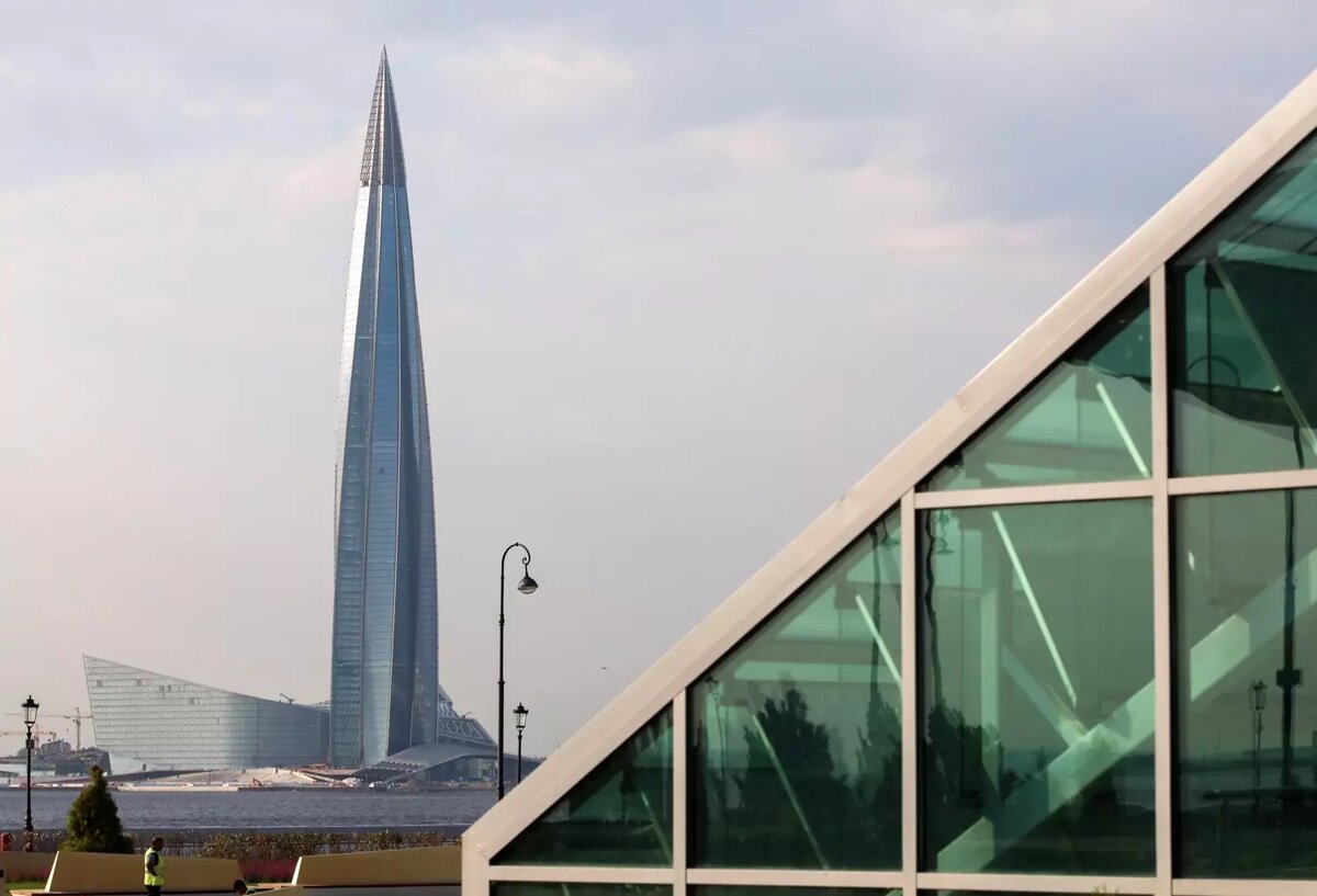 В башне «Газпрома» — «Лахта-центр» — надеются уже на не Европу, а на Китай и на российского потребителя. Фото: Роман Пименов/ТАСС