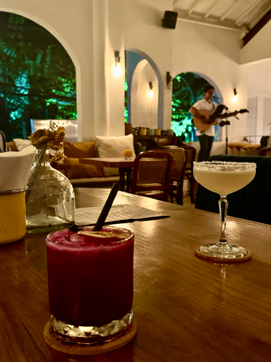 На фото крупным планом та самая Dragonfruit Margarita)) 