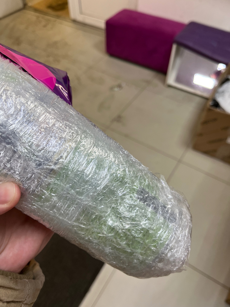 Мятая банка с кормом, что приходиться возить курьером работа курьером подработка 