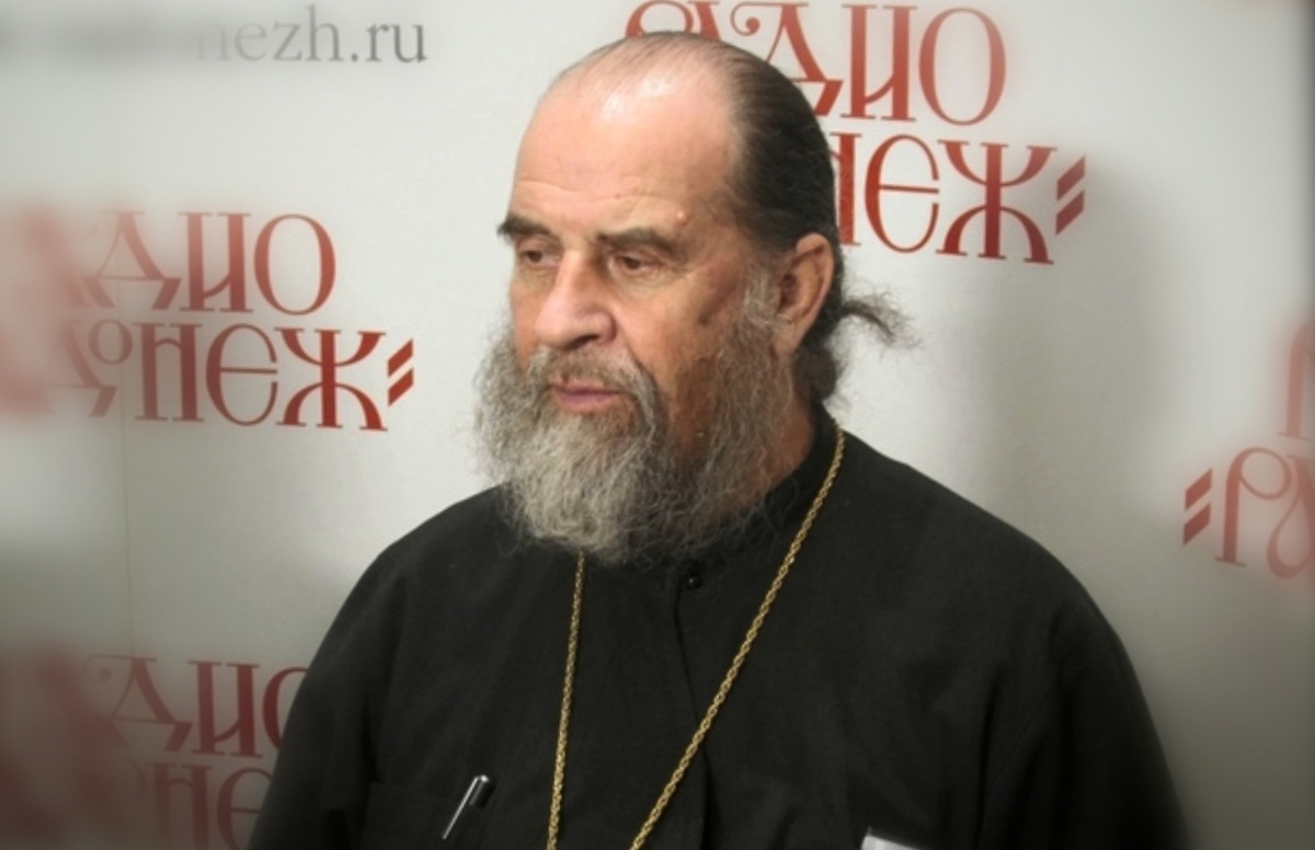 Амвросий Юрасов (10.09.1938 — 07.05.2020) — архимандрит, основатель и духовный руководитель Введенского женского монастыря (г. Иваново), проповедник, писатель.