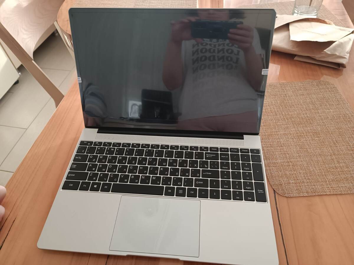 На стол поставила, хожу мимо, любуюсь 🥰