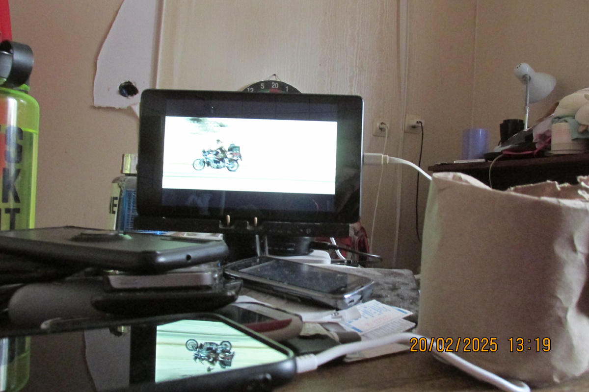 Просто изумительно и совершенно случайно. Это уже авторский стиль. Обитель зла-3