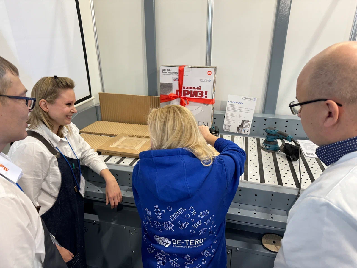 Представленные на стенде шлифовальные столы ШС/20-А были молниеносно распроданы по окончании выставки. А последующая вереница заказов данных изделий показала их высокую востребованность.