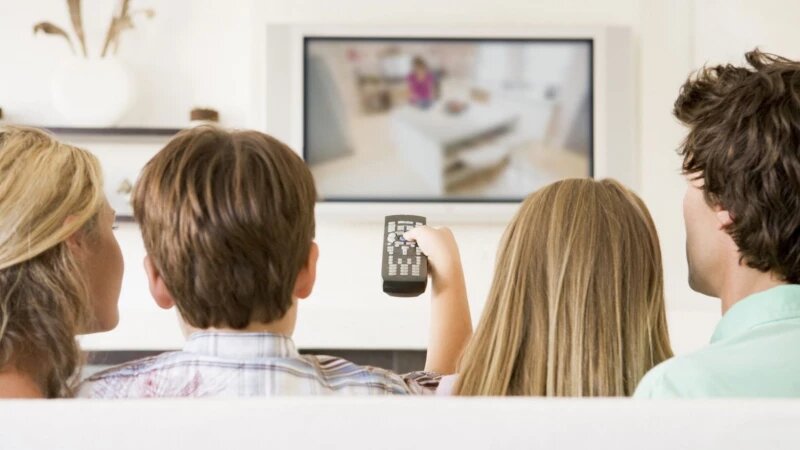     Семья перед телевизором. CC0