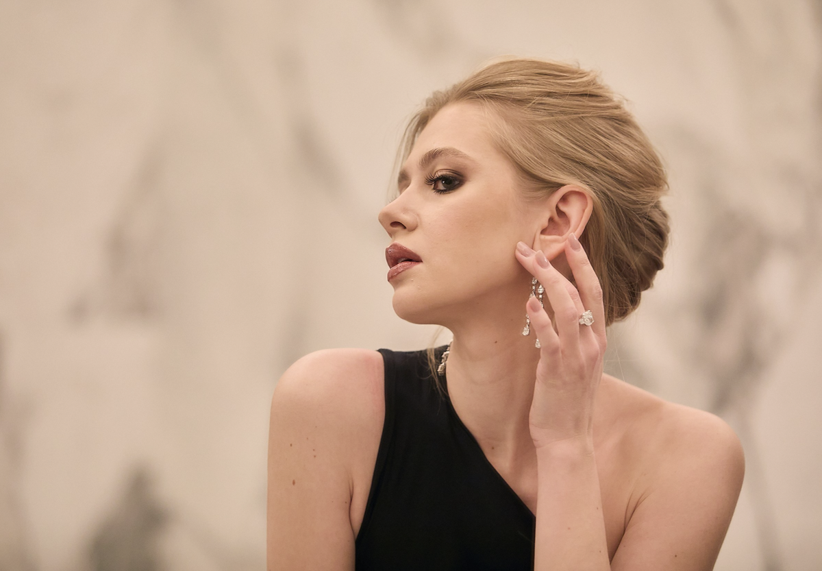     Анастасия Уколова – серьги MIUZ Diamonds из коллекции Le Chic, кольцо с бриллиантом коллекции Millennium Premium, браслет из коллекции Millennium