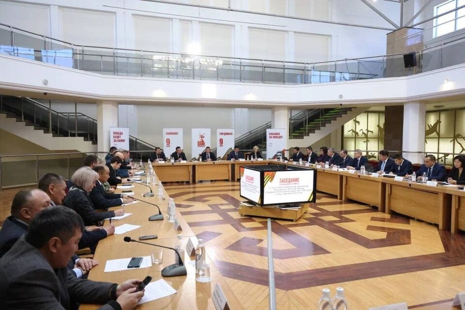    Обсуждение подготовки к 80-летию Победы в Республике Алтай. Источник: Телеграм-канал главы Республики Алтай Андрея Турчака