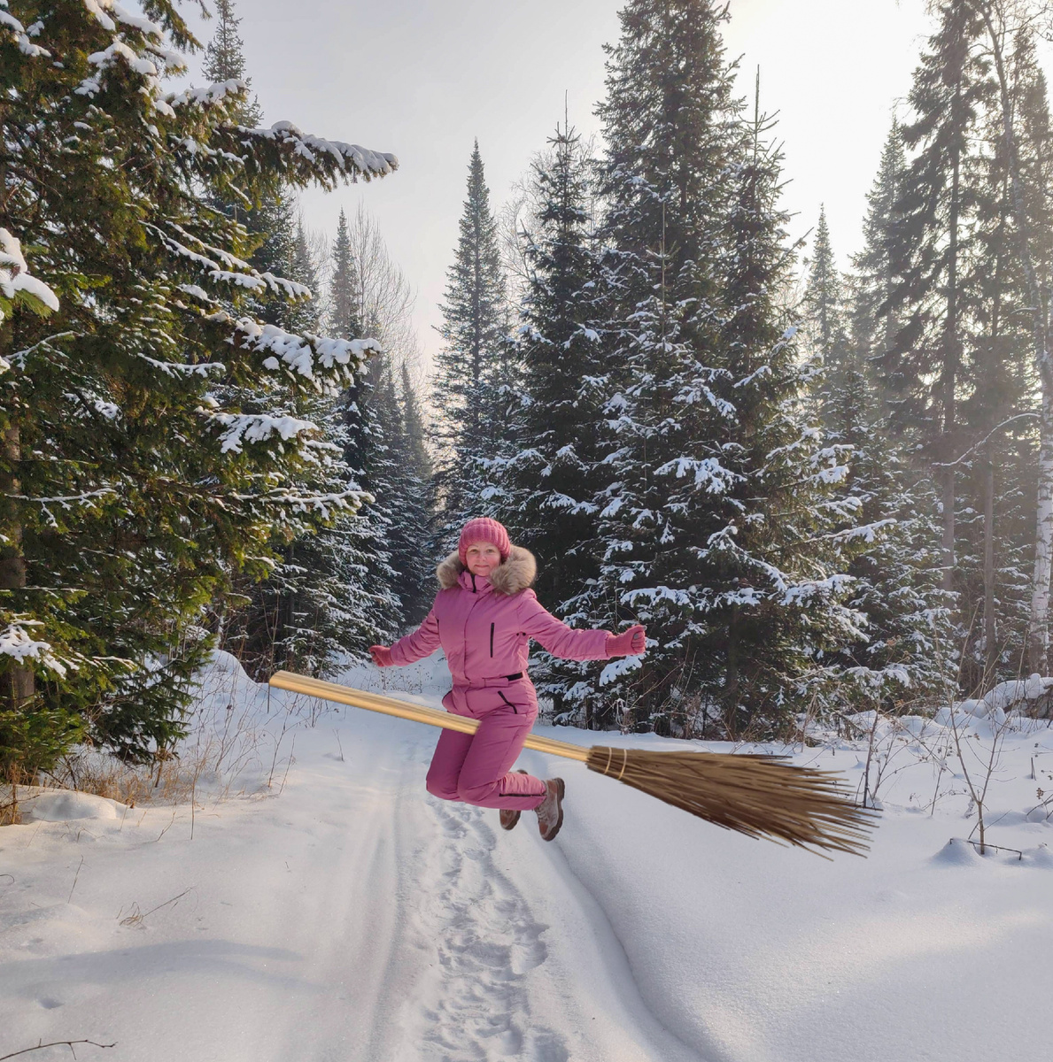 Давно мечтала о метле, вот бросила курить и полетала)))