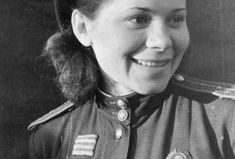 Она получила четыре ранения и спасла 300 солдат. Подвиг санитарки Веры Довженко