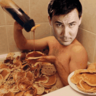 В Масленицу провели
Мы кулачные бои,
Победила мужа я,
Ведь сковородка у меня!