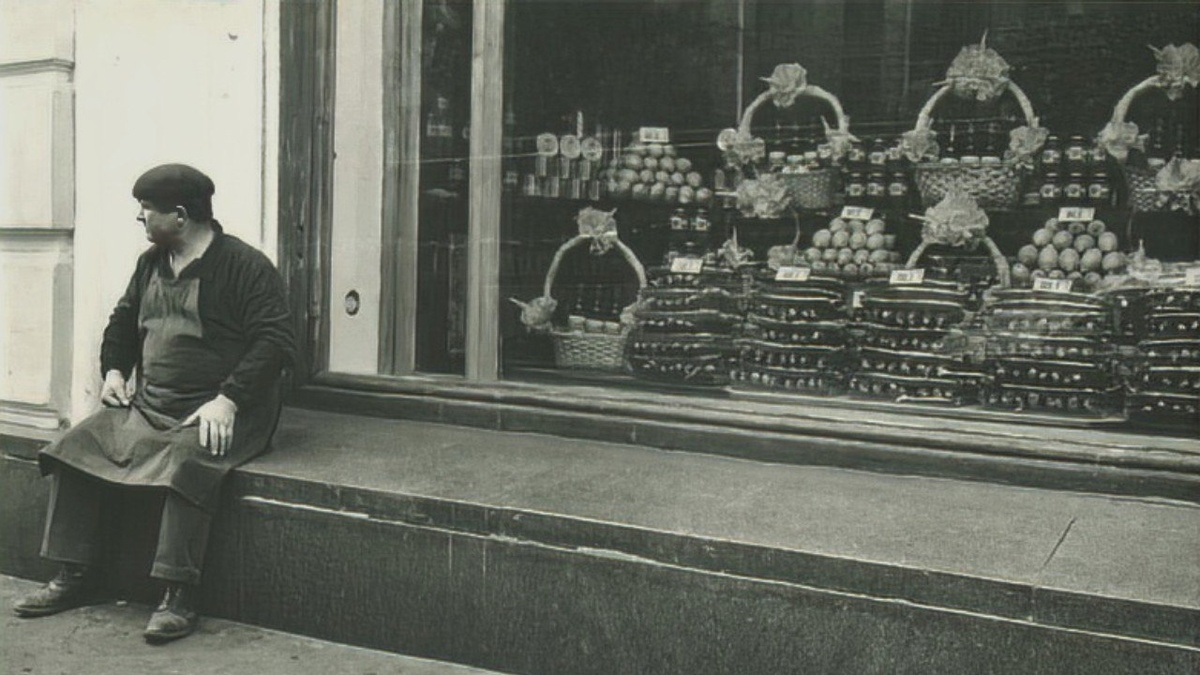 Витрина Елисеевского гастронома