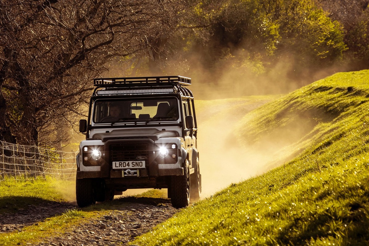    Land Rover Defender