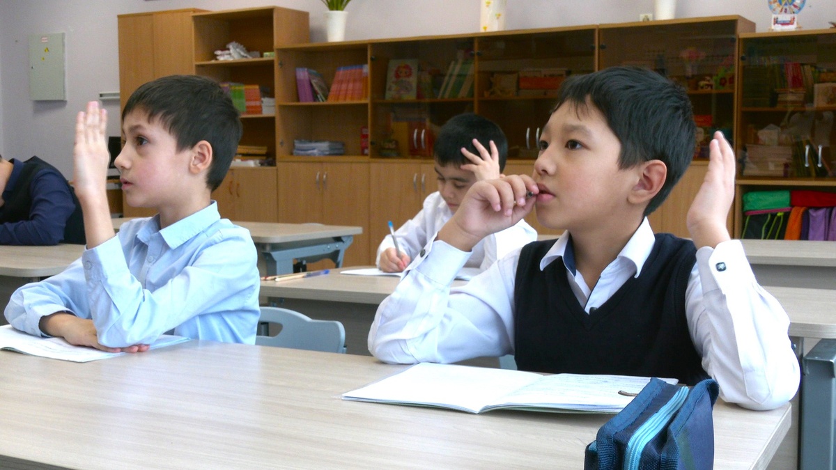    В школах Югры помогают адаптироваться детям мигрантов