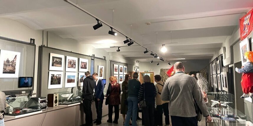    Выставка "Уроки мужества. Герои спецоперации" проходит в музее политической истории России.