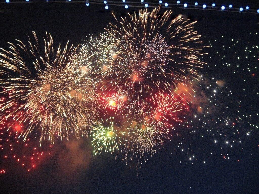 Фото из интернета. Салют в честь Дня города.