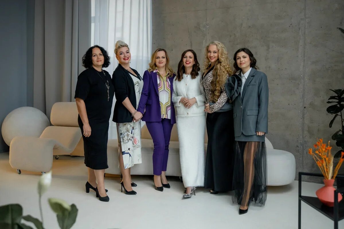    Команда экспертов курса "Тяжелый LUXE". Фото: тревел-школа "Секвойя"