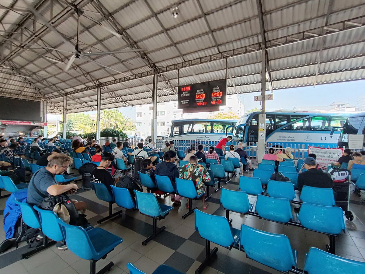 В Паттайе автобус останавливается на Северном автовокзале и конечной станции «Джомтьен». Отсюда стартуют обратные маршруты в аэропорт по аналогичному расписанию. Фото: Юлия Шейкина / Яндекс Карты