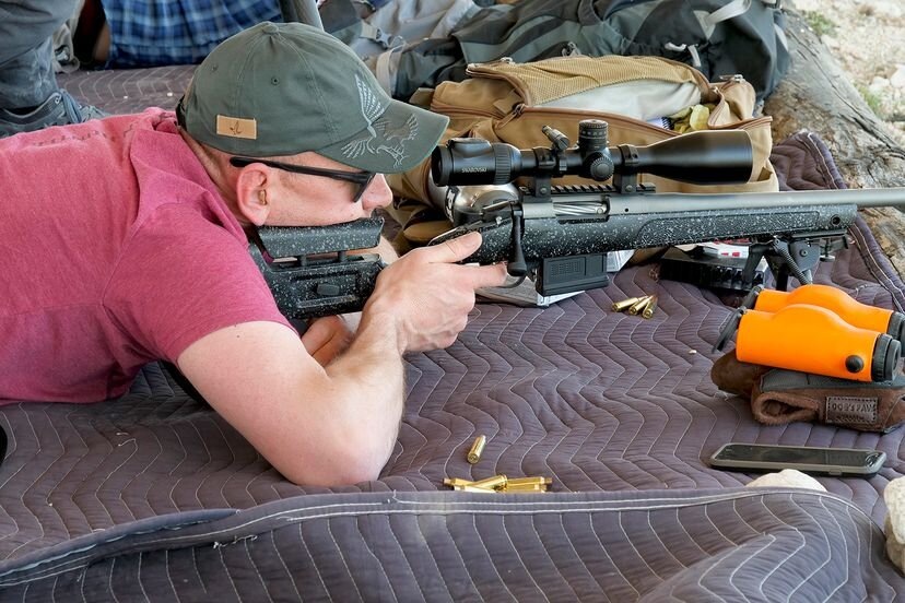 При стрельбе на большие дистанции кронштейны с наклоном 20 или даже 40 МОА поднимают стволы под большим углом над линией прицеливания