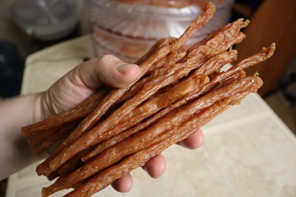 Пикантная острота и плотная, чуть тянущаяся текстура.