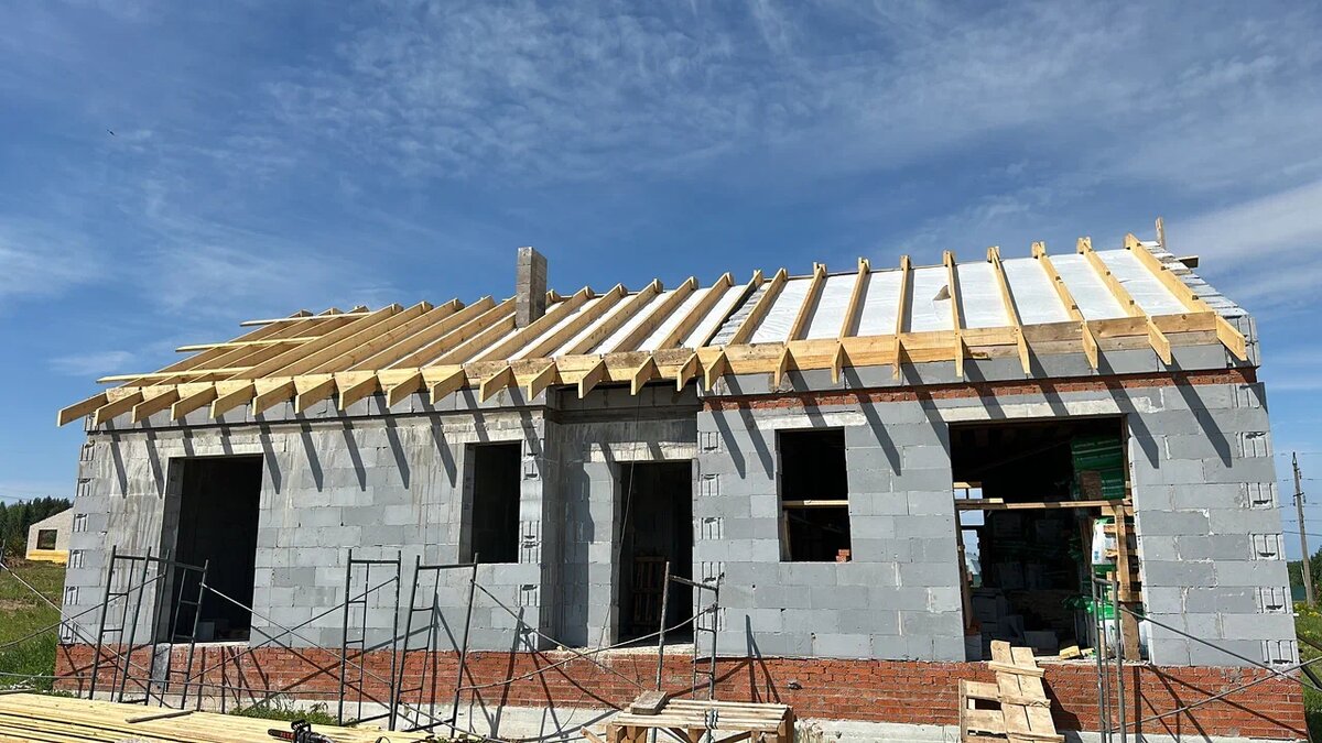 stroitelstvo_maloyetazhnogo_doma_v_izhevske_zatyazhki