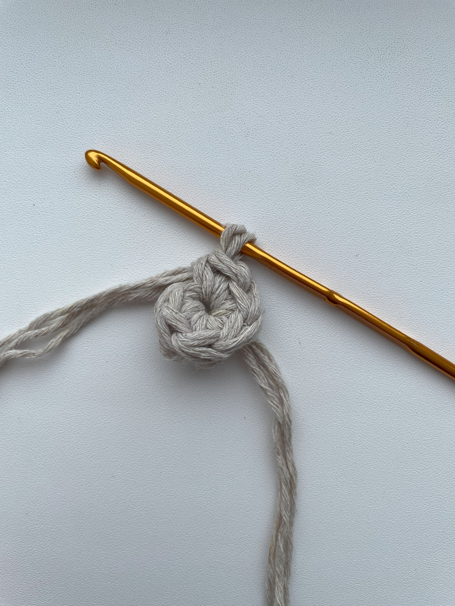 Фото 2 - провязать 6 стбн в первую воздушую петлю