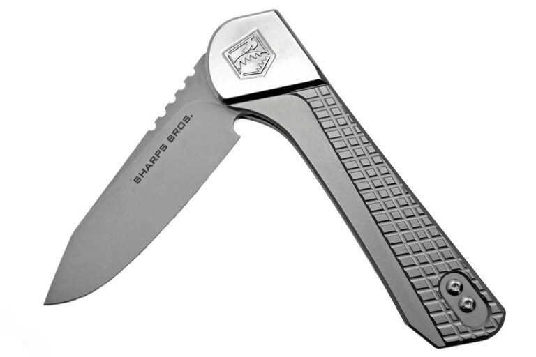 Кнопка блокировки деактивируется при нажатии на логотип, расположенный на рукоятке ножа.