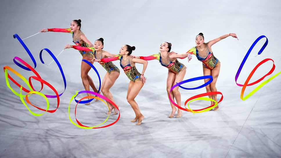 Команда Республики Калмыкия, упражнения с лентой.📷Фото: Иван Водопьянов / Коммерсантъ