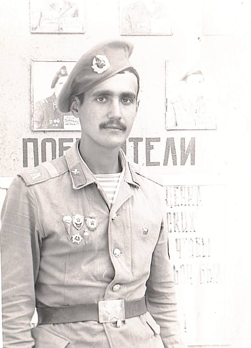 Юрий Донгаузер призван в ряды Советской Армии в 1976 году