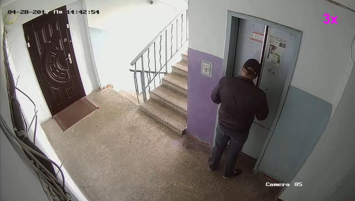 Случайное фото из сети. Ну что там можно рассмотреть, кого искать?