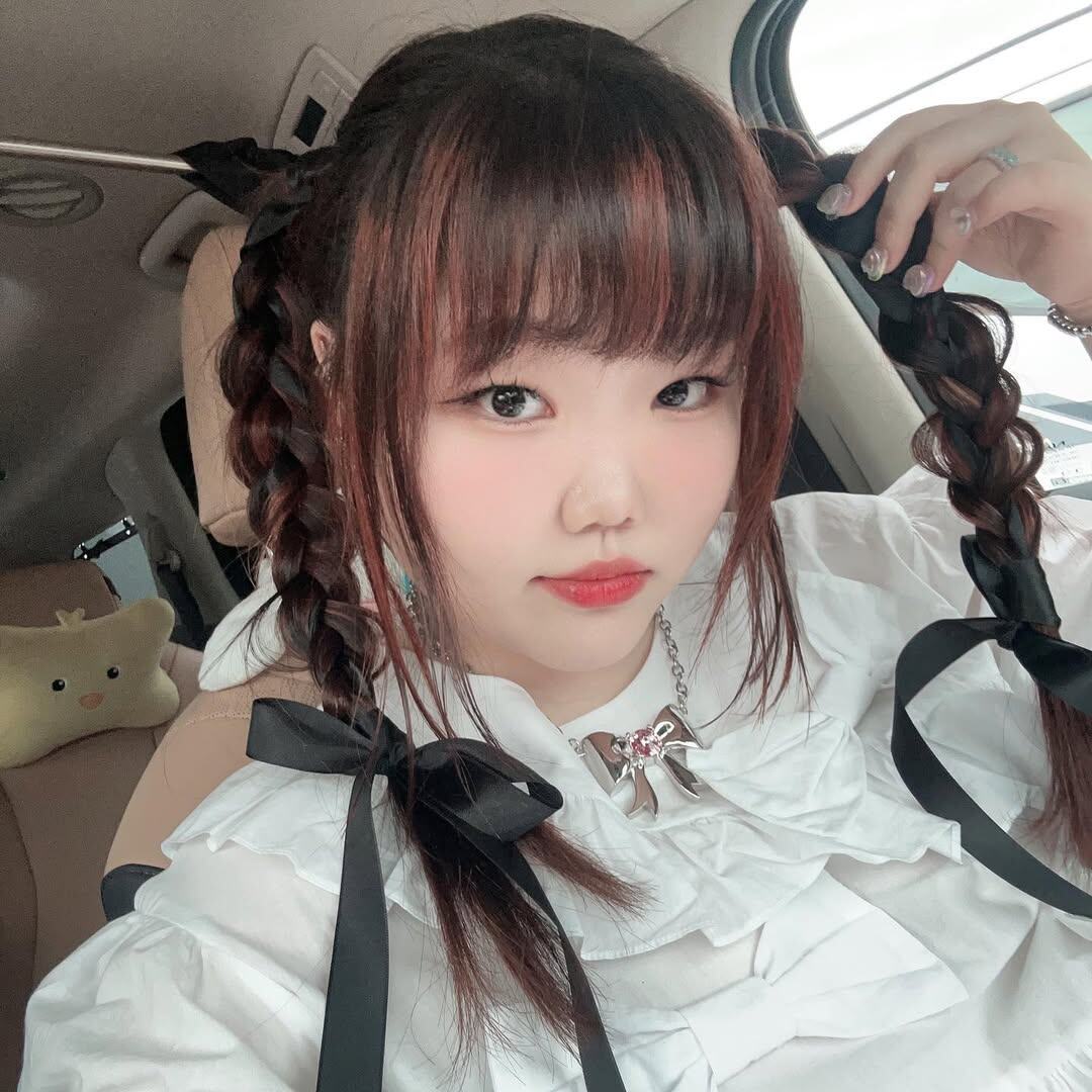    Ли Сухён из AKMUСоцсети