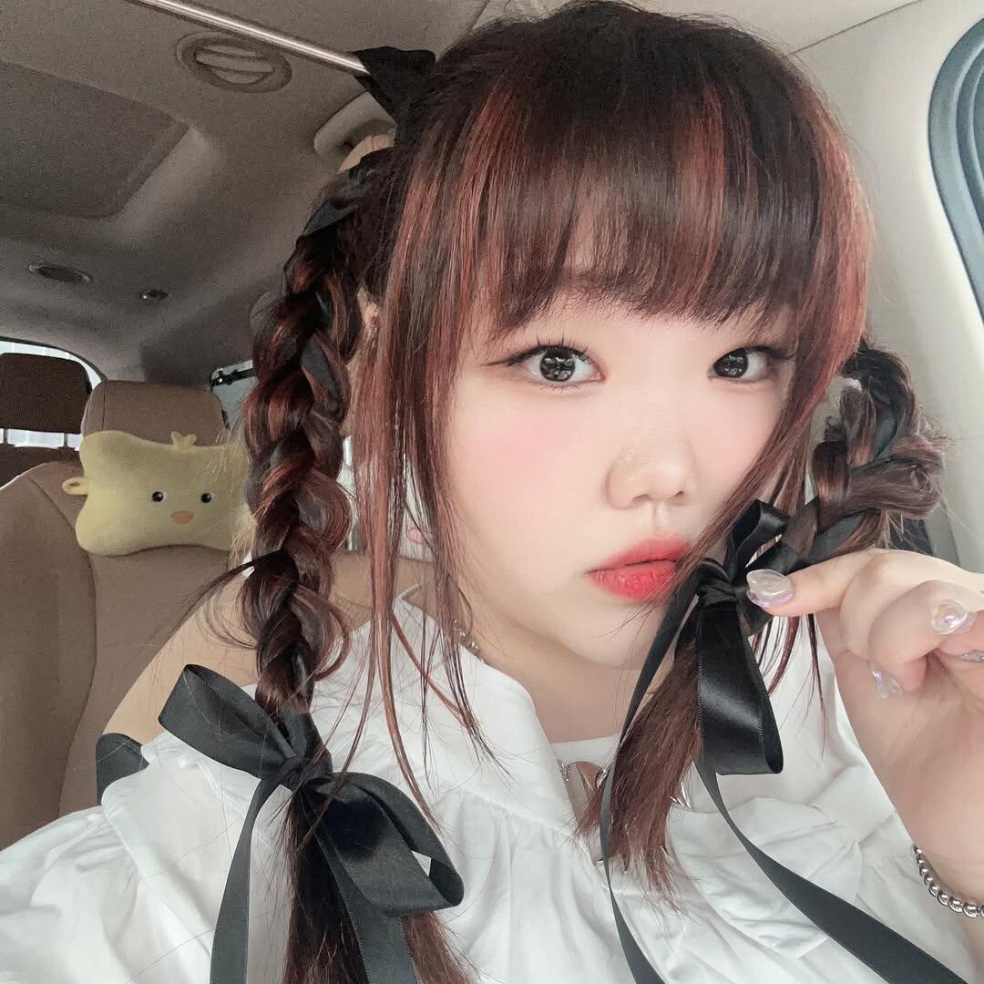    Ли Сухён из AKMUСоцсети