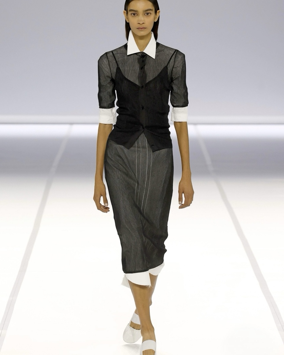 Полупрозрачное платье в офис? Почему бы и да!